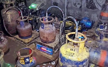 मोठी बातमी : खराबवाडीत 'मौत का सौदा': घरगुती गॅसची अवैध लूट करणाऱ्या अड्ड्यावर गुन्हे शाखेचा छापा!