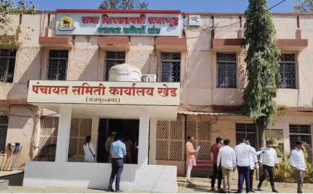 मोठी बातमी: खेड पंचायत समितीवर 'मशाली'चा भगवा! विद्या मोहिते सभापती, तर मंगेश सावंत उपसभापतीपदी बहुमताने निवड..!