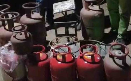 Chakan Update || चाकण पोलिसांची मोठी कारवाई: गॅस टँकरमधून अवैध गॅस भरणाऱ्या टोळीचा पर्दाफाश; ४९ लाखांचा मुद्देमाल जप्त..