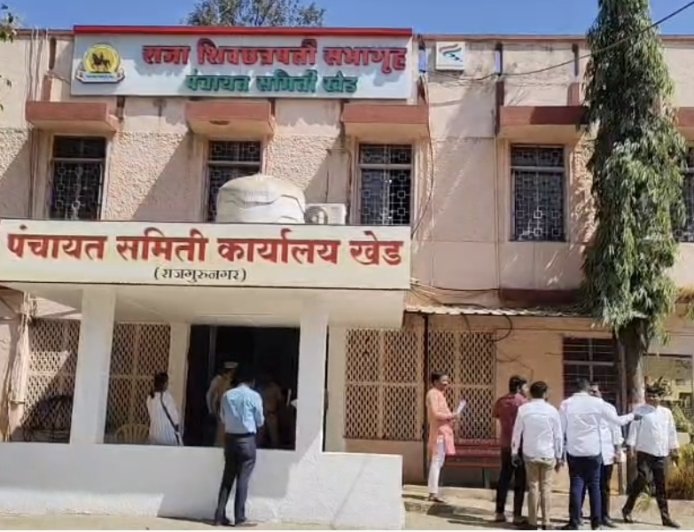 मोठी बातमी: खेड पंचायत समितीवर 'मशाली'चा भगवा! विद्या मोहिते सभापती, तर मंगेश सावंत उपसभापतीपदी बहुमताने निवड..!