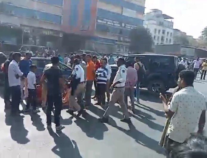 मोठी बातमी : चाकणमध्ये गॅस तुटवड्यामुळे संतापाचा उद्रेक; नागरिकांकडून पुणे-नाशिक महामार्ग रोखण्याचा प्रयत्न...!