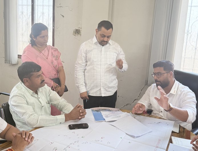 Chakan Political || पाणी आणि कचरा प्रश्नी जिल्हा परिषद सदस्य गणेश बोत्रे आक्रमक; नाणेकरवाडी-महाळुंगे गटाचा घेतला आढावा..!