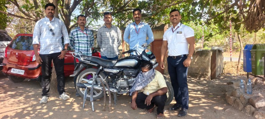 क्राईम : मोहितेवाडीत 'भाईगिरी'चा प्रयत्न फसला! चार धारदार शस्त्रांसह सराईत गुन्हेगार चाकण पोलिसांच्या जाळ्यात..! 