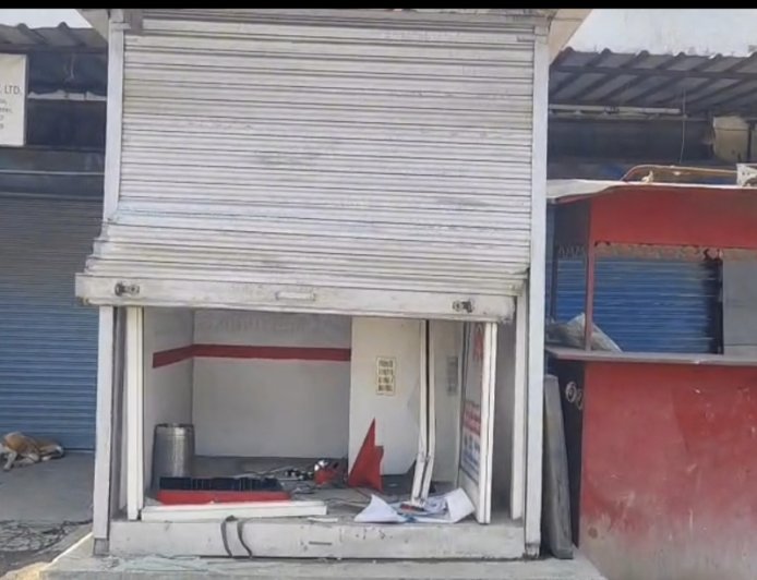 ATM Robbery || चाकणमध्ये मध्यरात्री एटीएम फोडले; १.५० लाखांची रोकड लंपास, औद्योगिक पट्ट्यात खळबळ..!