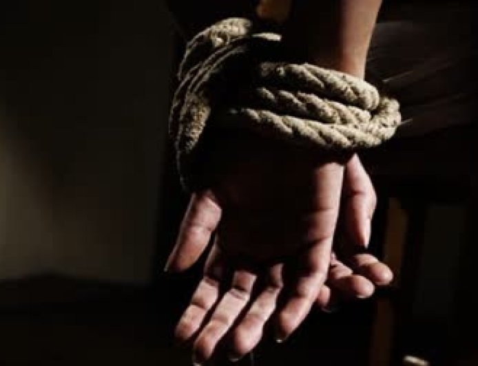 Kidnapping Case || गुन्हेगारीचा थरार: वासुली हद्दीतील 'अमेझॉन' कंपनीसमोरून तरुणाचे अपहरण; सराईत टोळीसह एका अल्पवयीन मुलावर गुन्हा दाखल.!