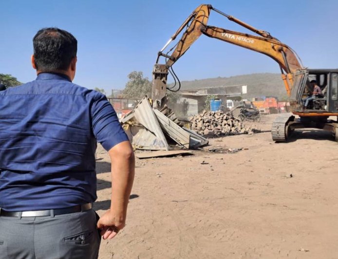मोठी बातमी : "धडक इशारा: PMRDA च्या ताब्यात गेल्या जमिनी; आता तुमची 'गायरान' घरे कधीही उद्ध्वस्त होणार! वेळीच जागे व्हा, अन्यथा संसार उघड्यावर येणार!"