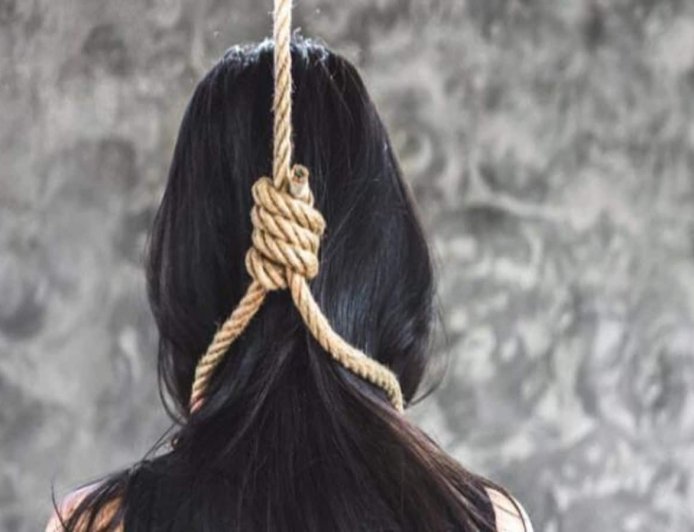 Crime Story || ​'साहीलच्या चॅटिंग अन् ब्लॉक नंबरने बळी घेतला; प्रेमभंगामुळे २२ वर्षीय तरुणीची आत्महत्या'..!