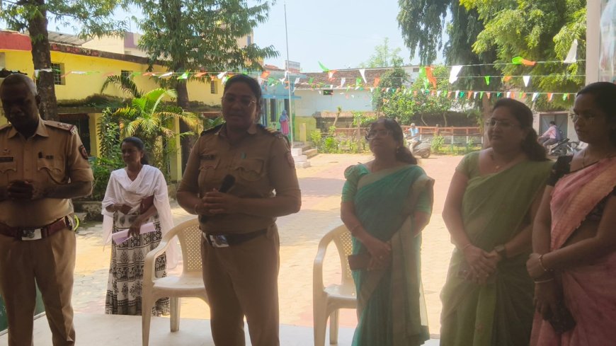 ‘गुड टच-बॅड टच’पासून 112 पर्यंत.! अड्याळच्या विद्यार्थ्यांना दामिनी पथकाचे मार्गदर्शन...