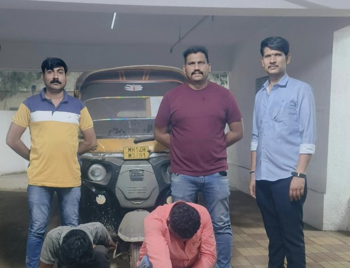 Crime Update || सीसीटीव्ही आणि तांत्रिक विश्लेषणाचा दणका: दिघीतील सेंट्रिंग प्लेटा चोरणाऱ्या टोळीचा पर्दाफाश; गुन्हे शाखा युनिट-३ कडून भंगार व्यावसायिकासह दोघांना बेड्या..!